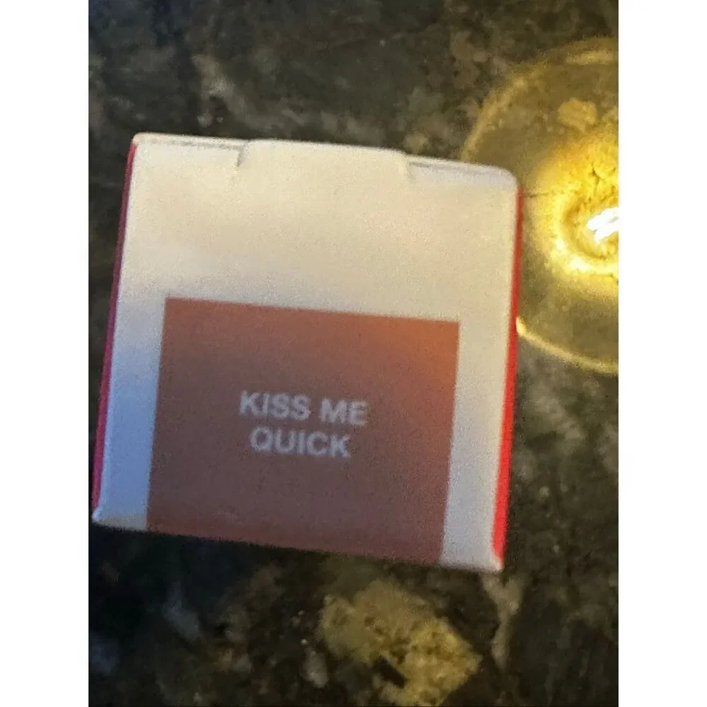 DIBS Beauty kiss me quick Go To Glossy lipstick Balm